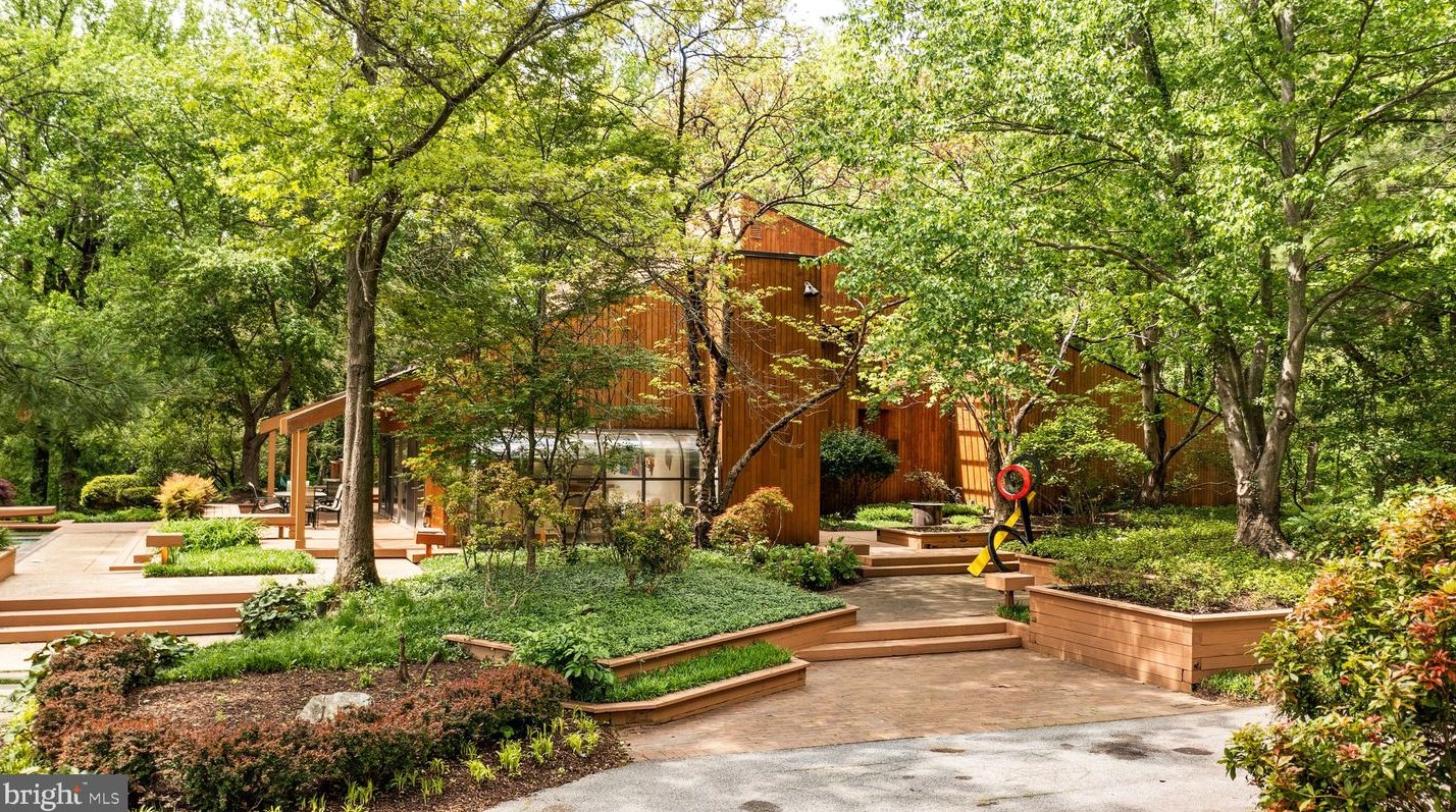 8570 Leisure Hill Dr, Baltimore MD  21208-1740 exterior