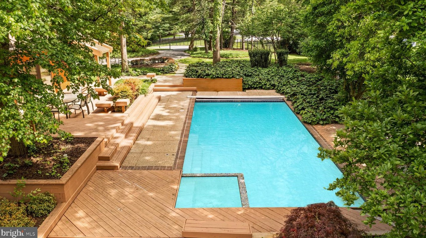 8570 Leisure Hill Dr, Baltimore MD  21208-1740 exterior