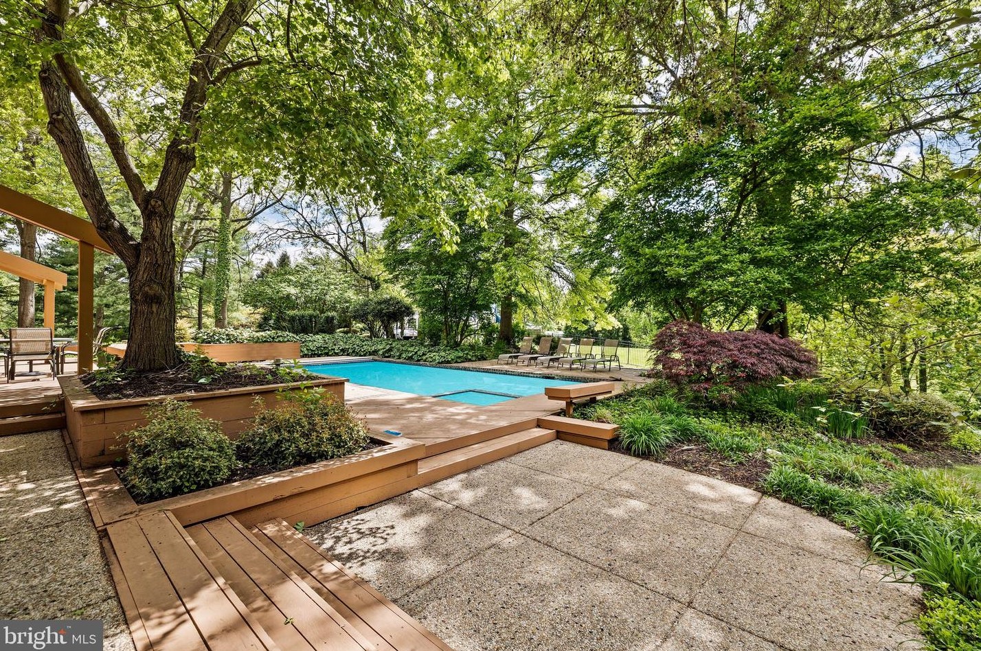 8570 Leisure Hill Dr, Baltimore MD  21208-1740 exterior