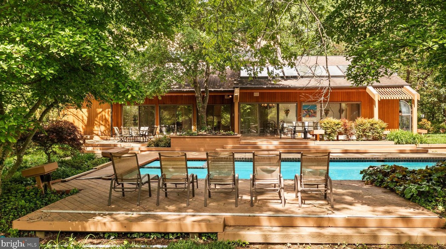 8570 Leisure Hill Dr, Baltimore MD  21208-1740 exterior