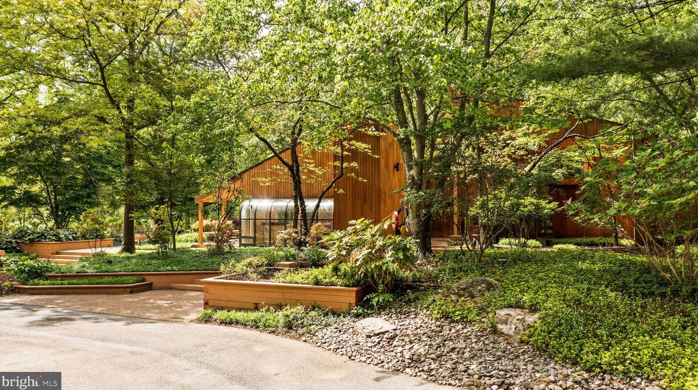 8570 Leisure Hill Dr, Baltimore MD  21208-1740 exterior