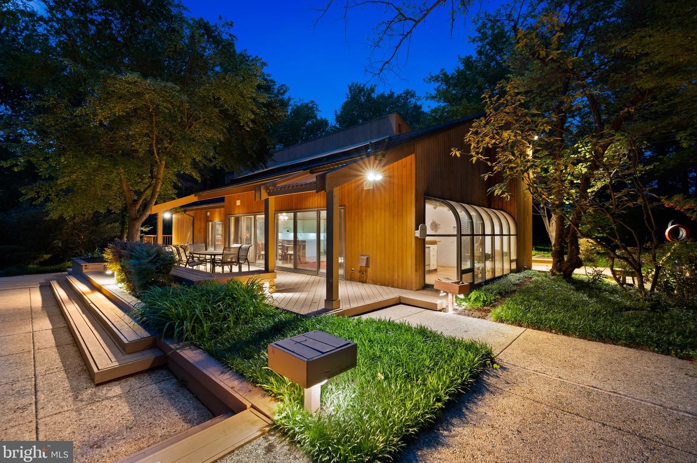 8570 Leisure Hill Dr, Baltimore MD  21208-1740 exterior