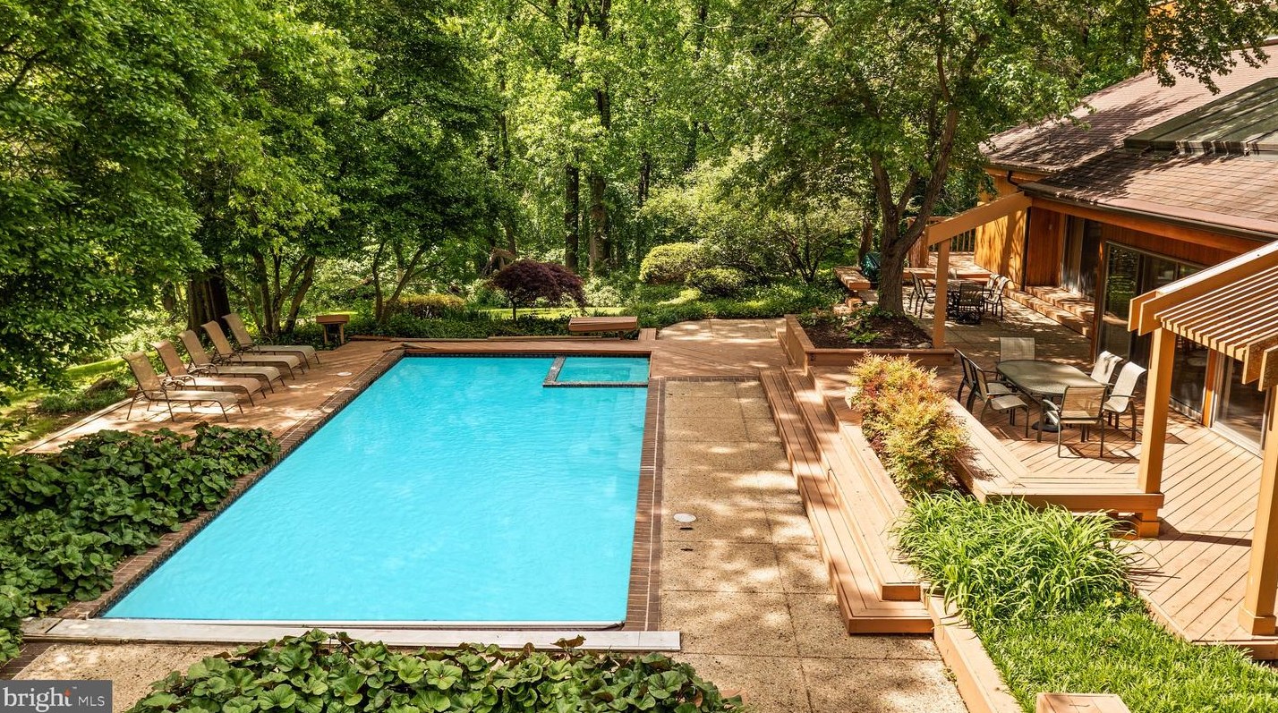 8570 Leisure Hill Dr, Baltimore MD  21208-1740 exterior