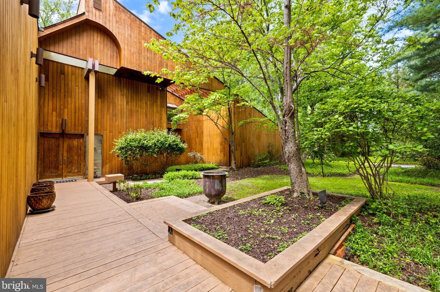 8570 Leisure Hill Dr, Baltimore MD  21208-1740 exterior