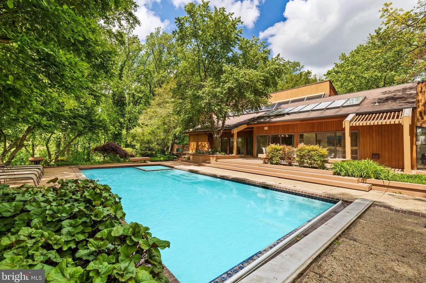 8570 Leisure Hill Dr, Baltimore MD  21208-1740 exterior