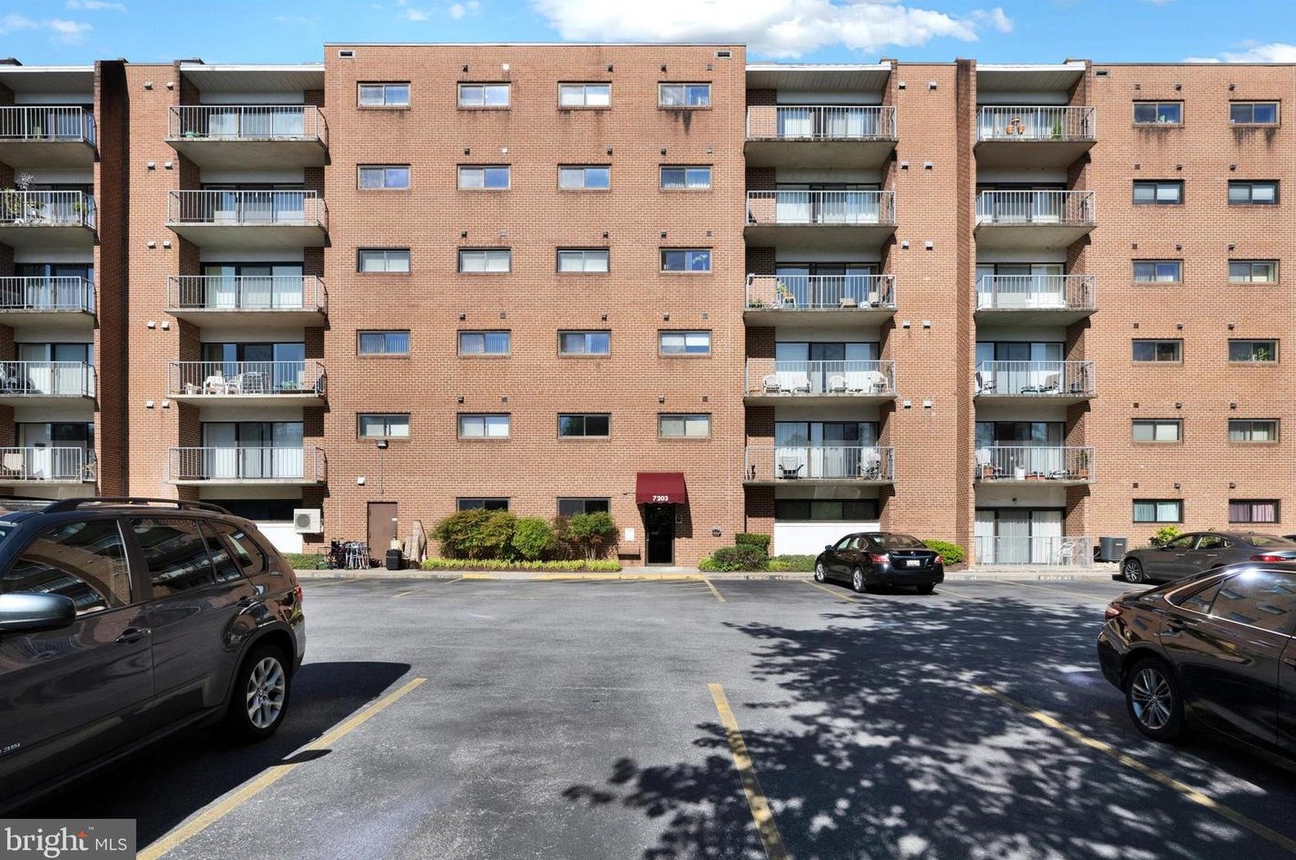 7203 Rockland Hills Dr, Baltimore MD  21209-1137 exterior