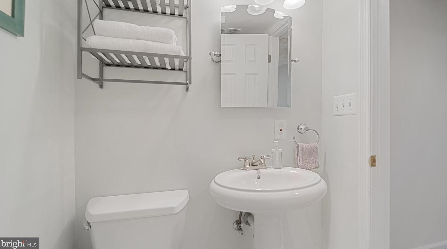 2011 Masters Dr, Baltimore MD  21209-1746 exterior