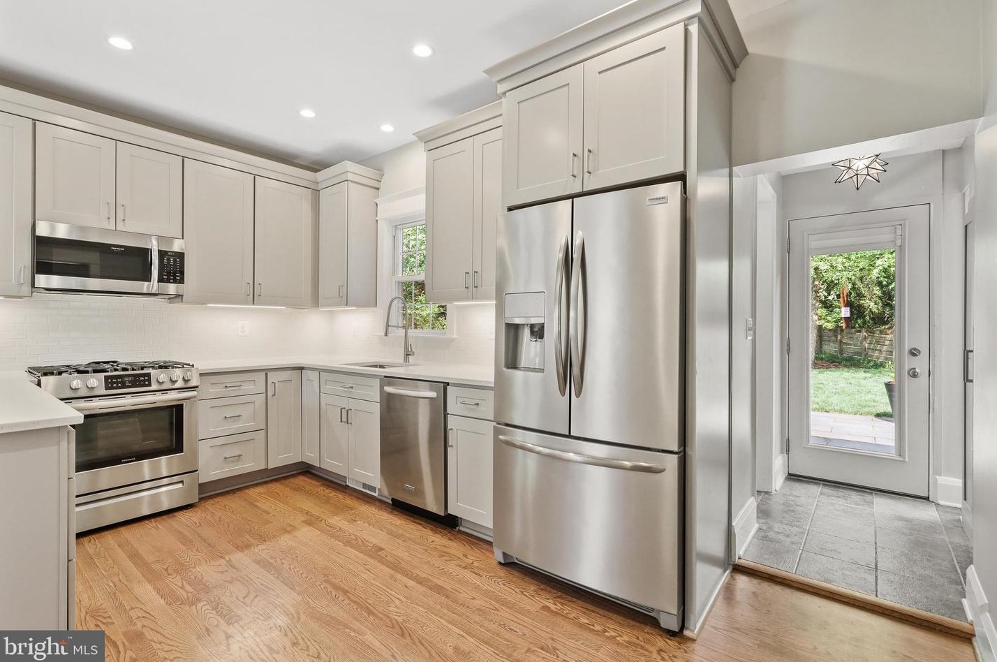 15 Hilltop Rd, Baltimore MD  21228-5520 exterior