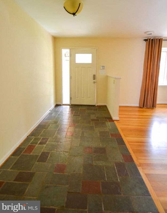 2121 Fernglen Way, Baltimore, MD 21228-3757