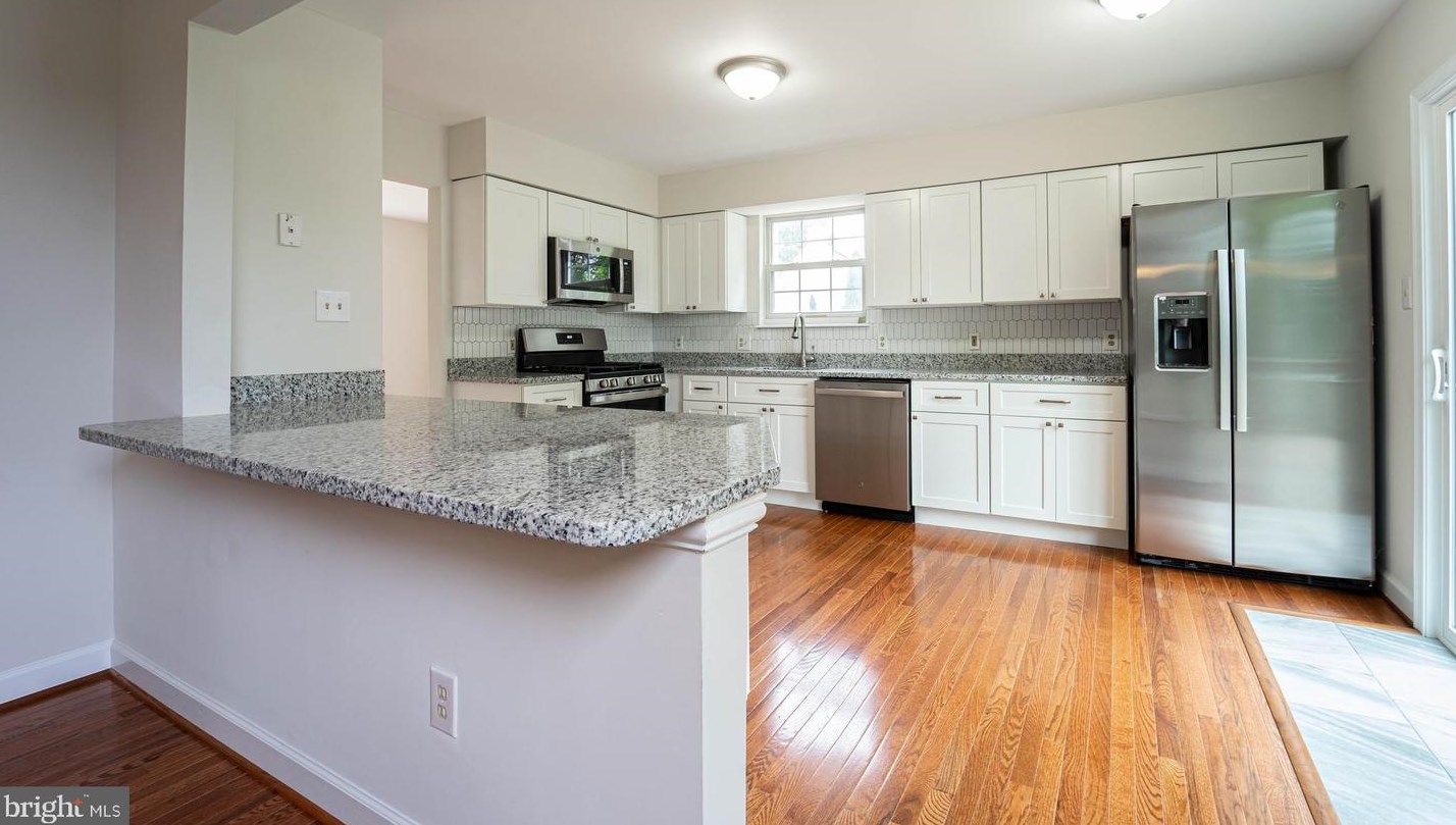 9 Ben Woods Ct, Baltimore, MD 21228-4662