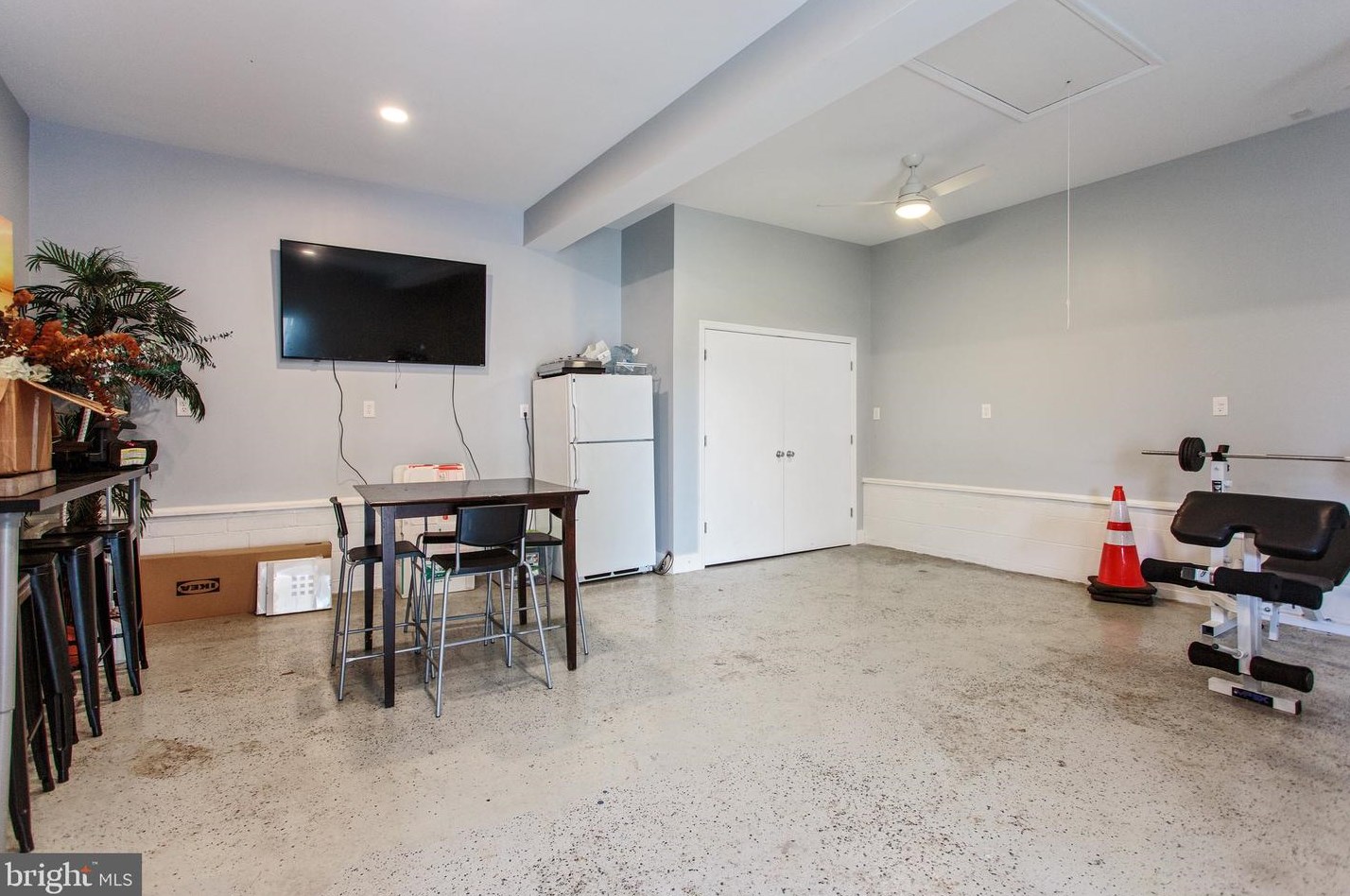 100 4th Ave, Baltimore MD  21227-3156 exterior