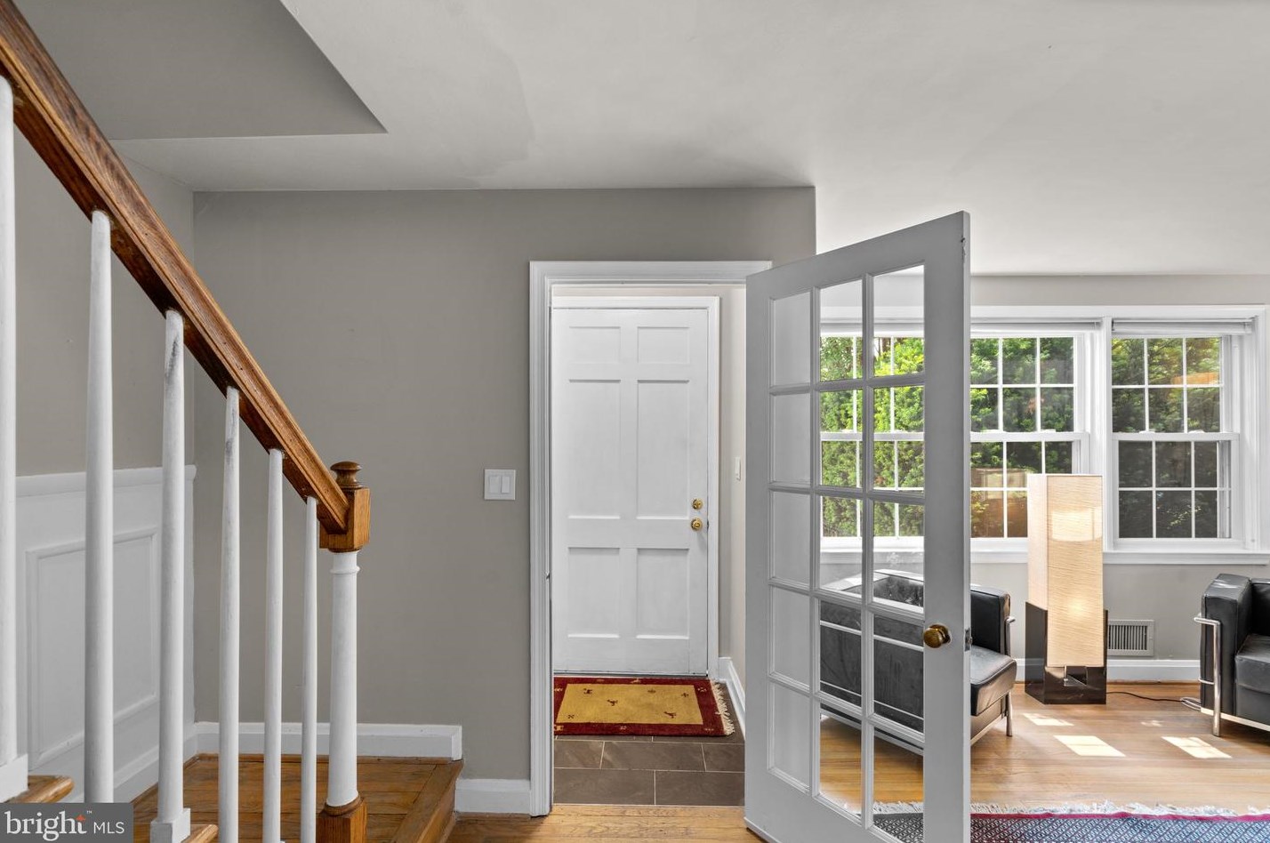 8106 Pleasant Plains Rd, Baltimore MD  21286-8324 exterior