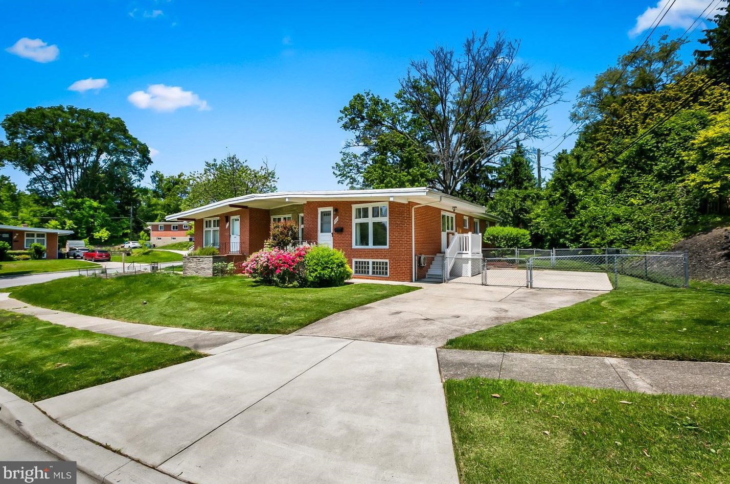 1302 Glenmont Rd, Baltimore, MD 21239-1232