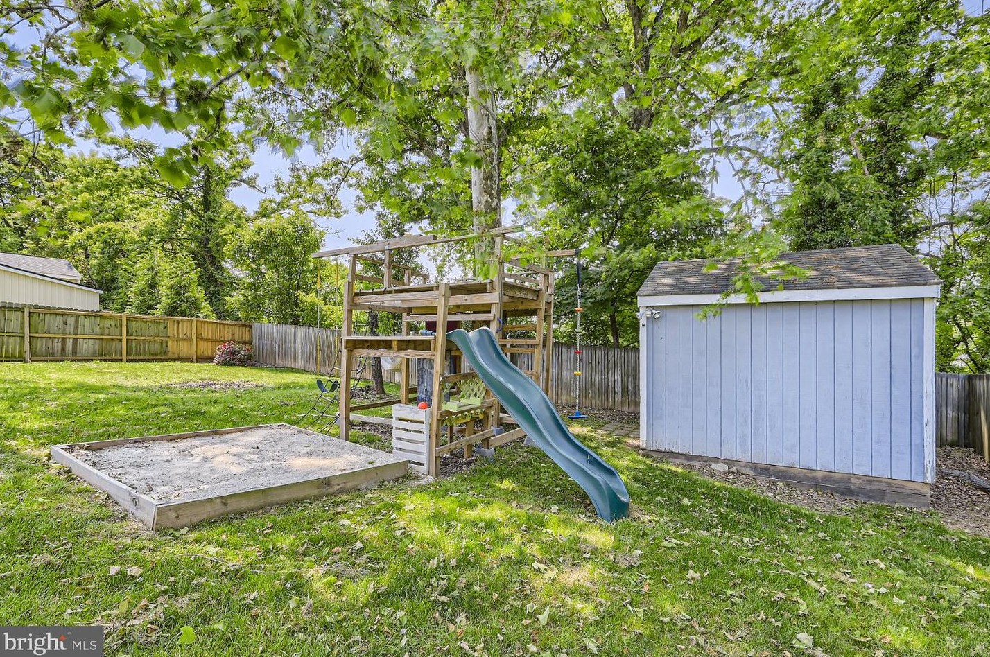 2012 Putnam Rd, Baltimore MD  21227-4100 exterior