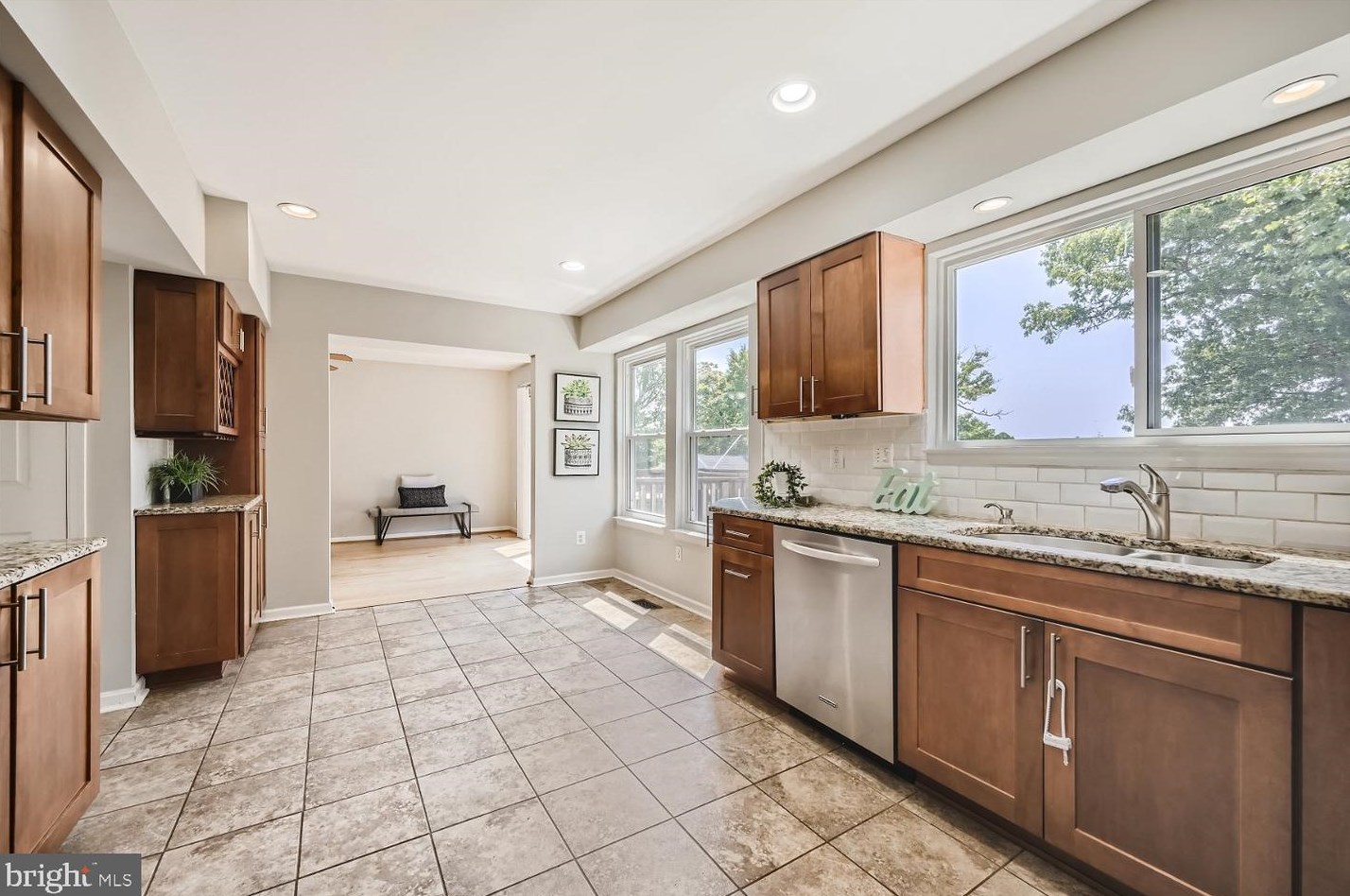 2012 Putnam Rd, Baltimore MD  21227-4100 exterior