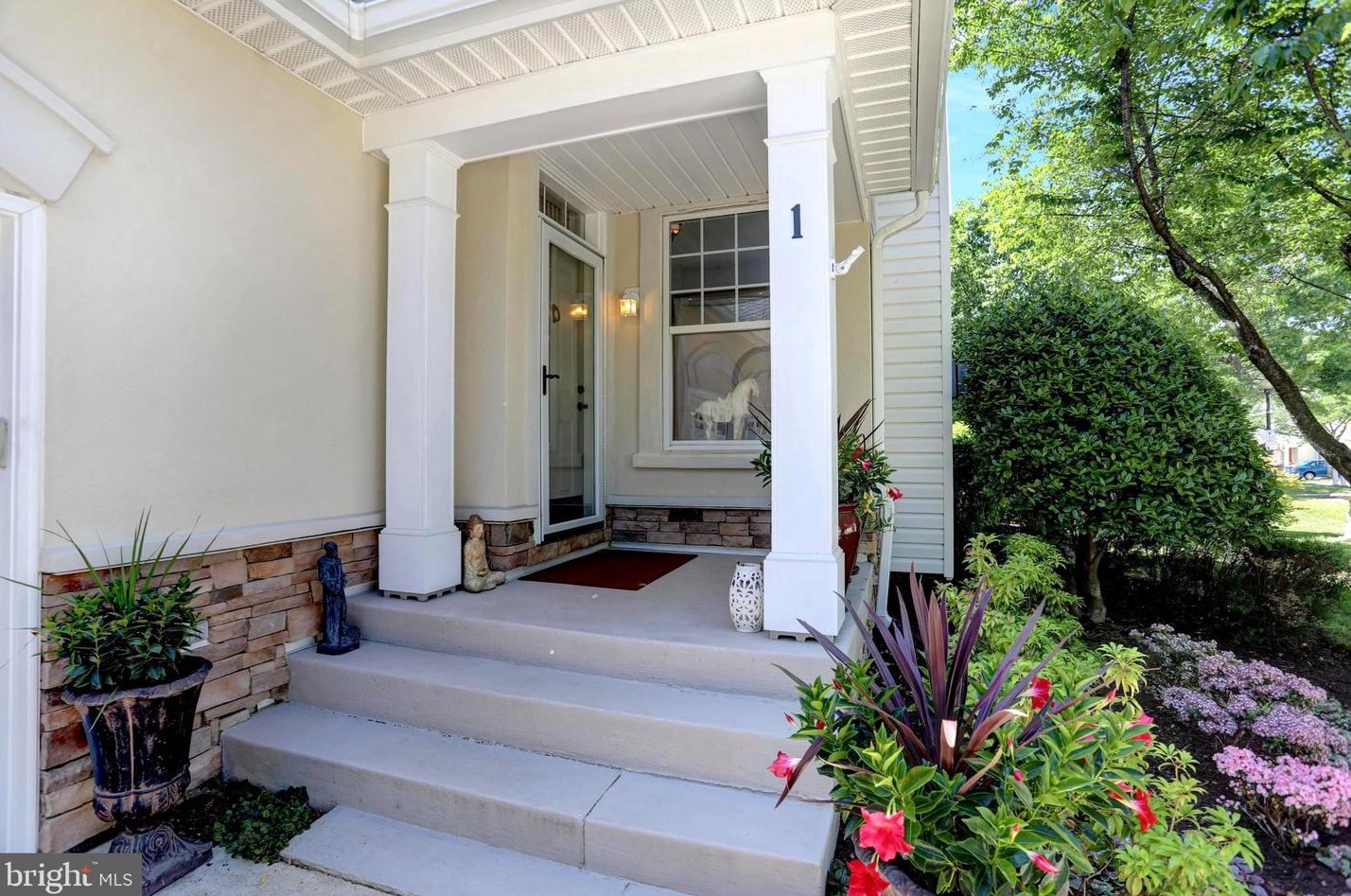 1 Kestrel Ln, Baltimore, MD 21208-1071