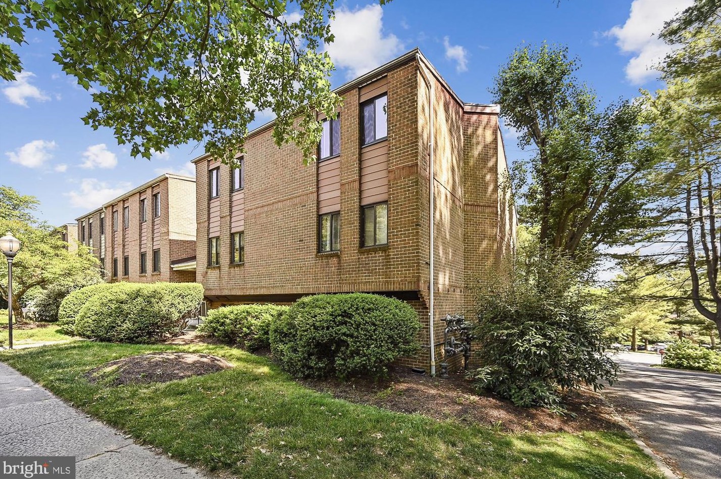 1 Windblown Ct, Baltimore, MD 21209-1337