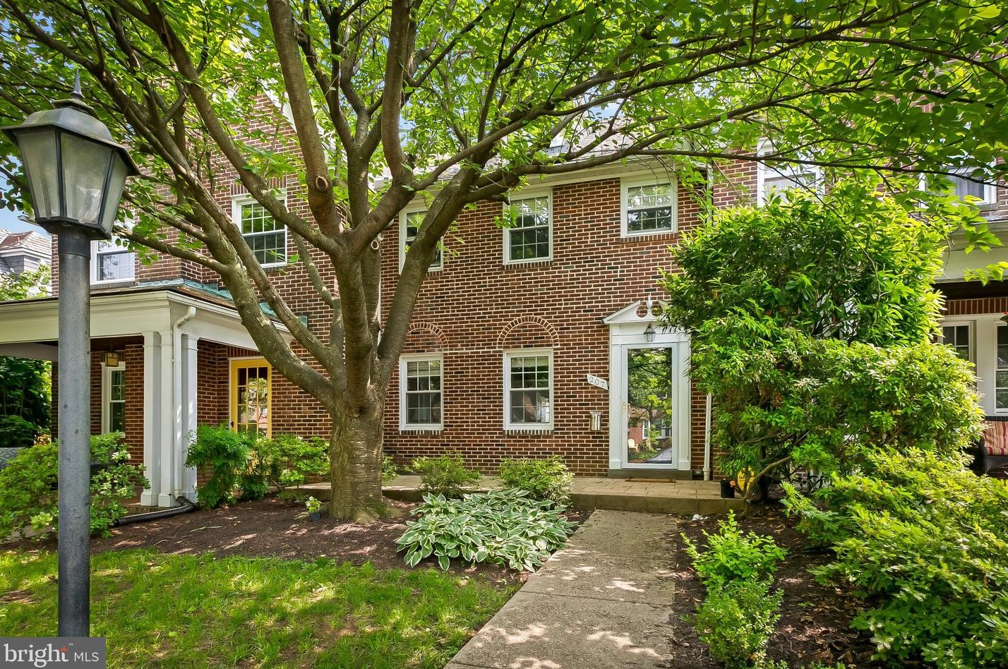 207 Hopkins Rd, Baltimore, MD 21212-1818