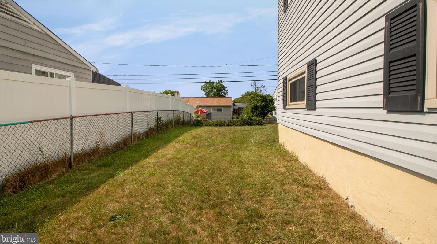 910 Prestwood Rd, Baltimore MD  21228-1223 exterior