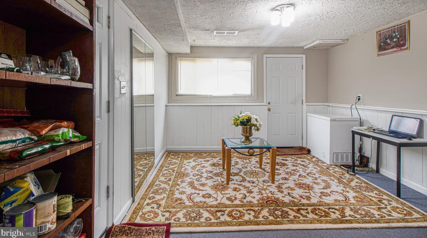 910 Prestwood Rd, Baltimore MD  21228-1223 exterior