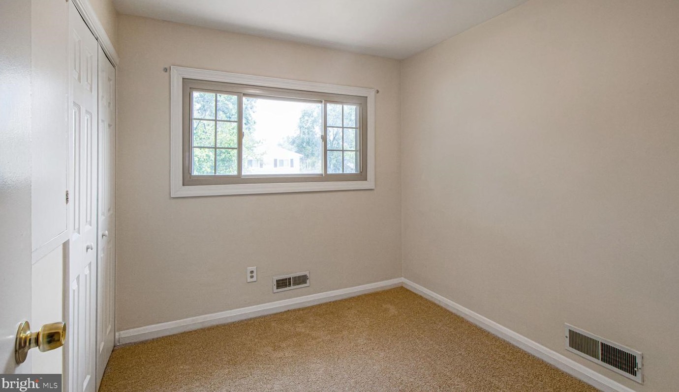 910 Prestwood Rd, Baltimore MD  21228-1223 exterior