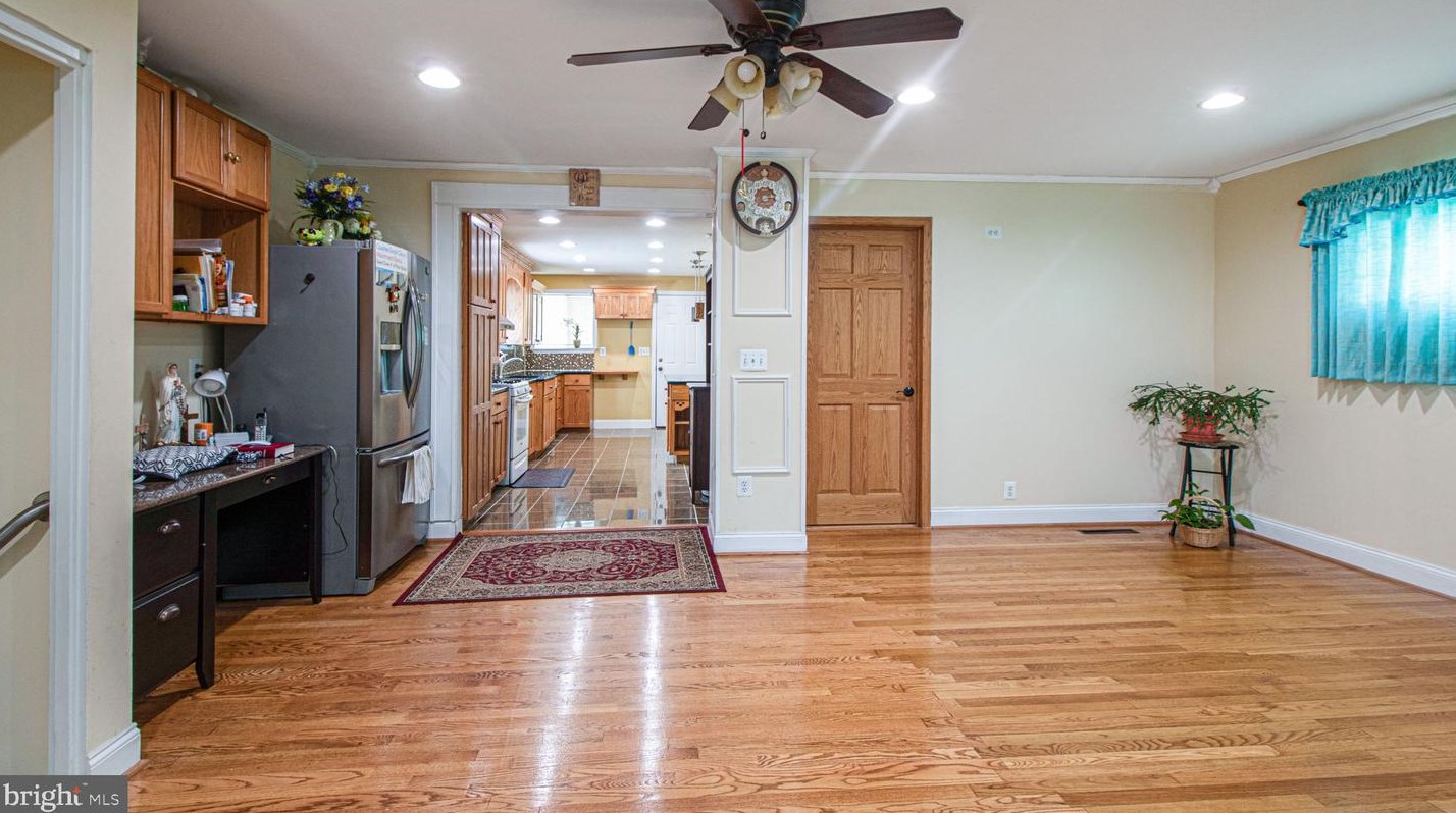 910 Prestwood Rd, Baltimore MD  21228-1223 exterior