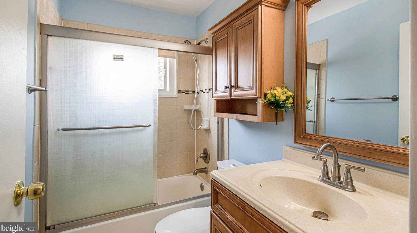 910 Prestwood Rd, Baltimore MD  21228-1223 exterior