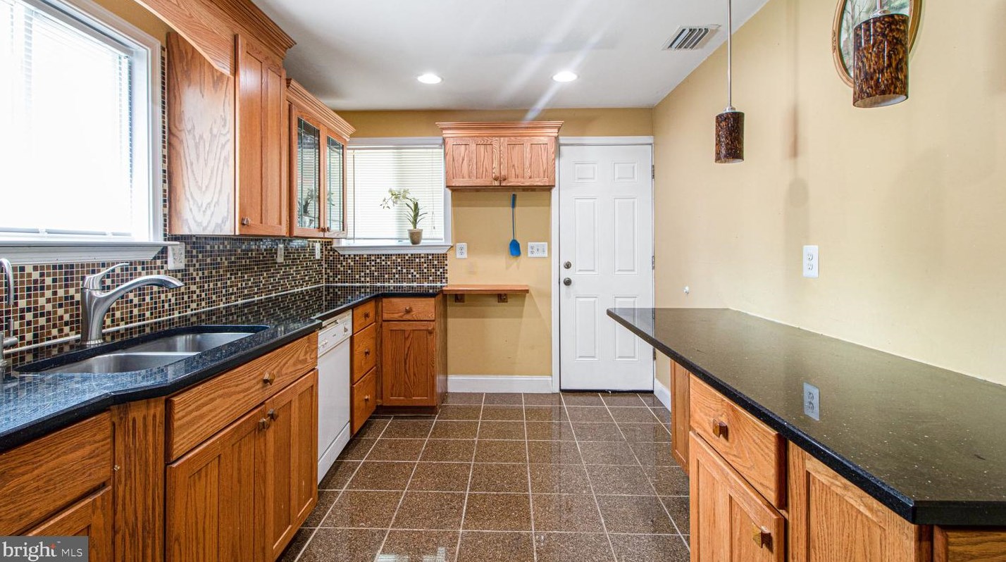 910 Prestwood Rd, Baltimore MD  21228-1223 exterior