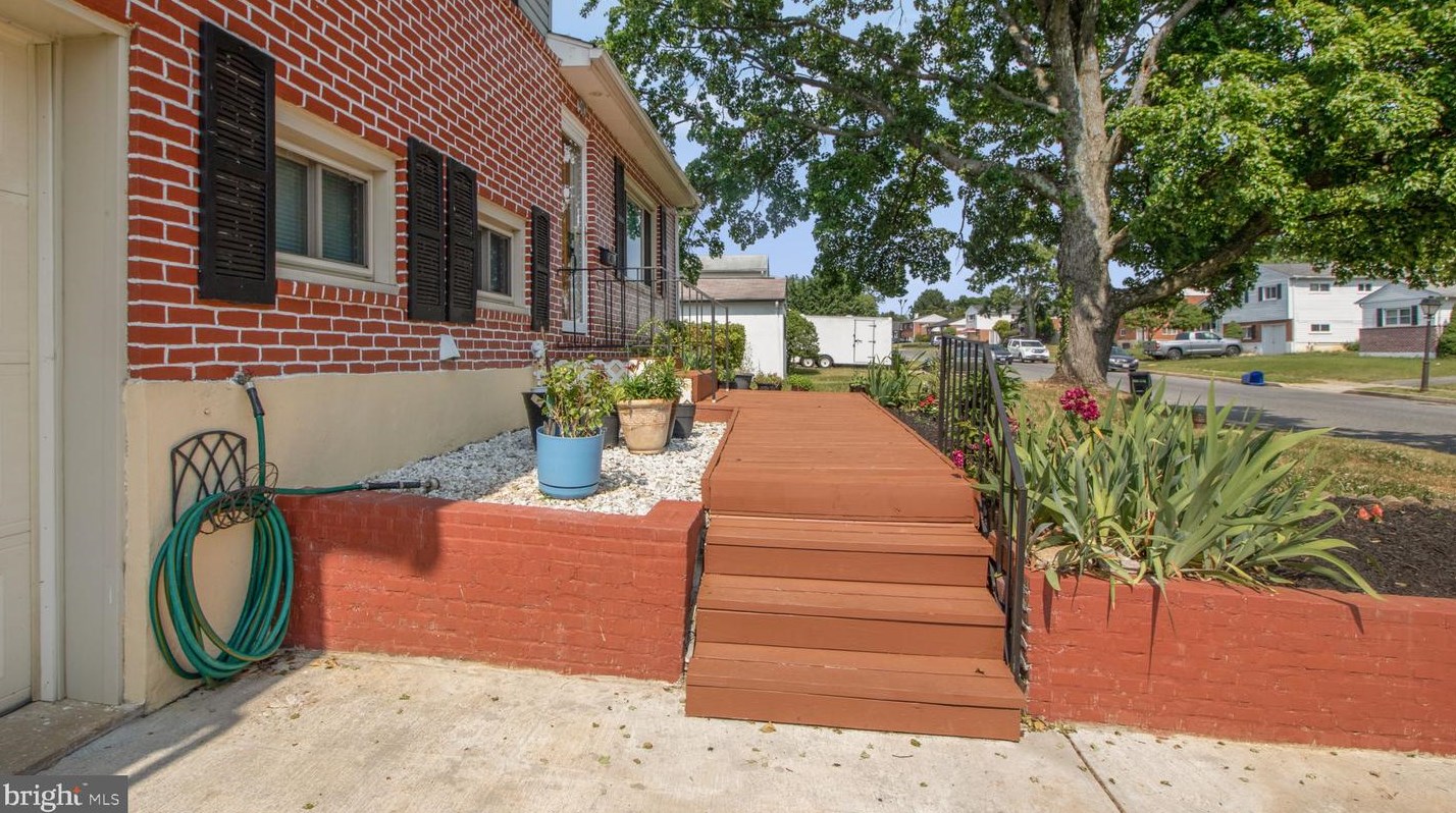 910 Prestwood Rd, Baltimore, MD 21228-1222