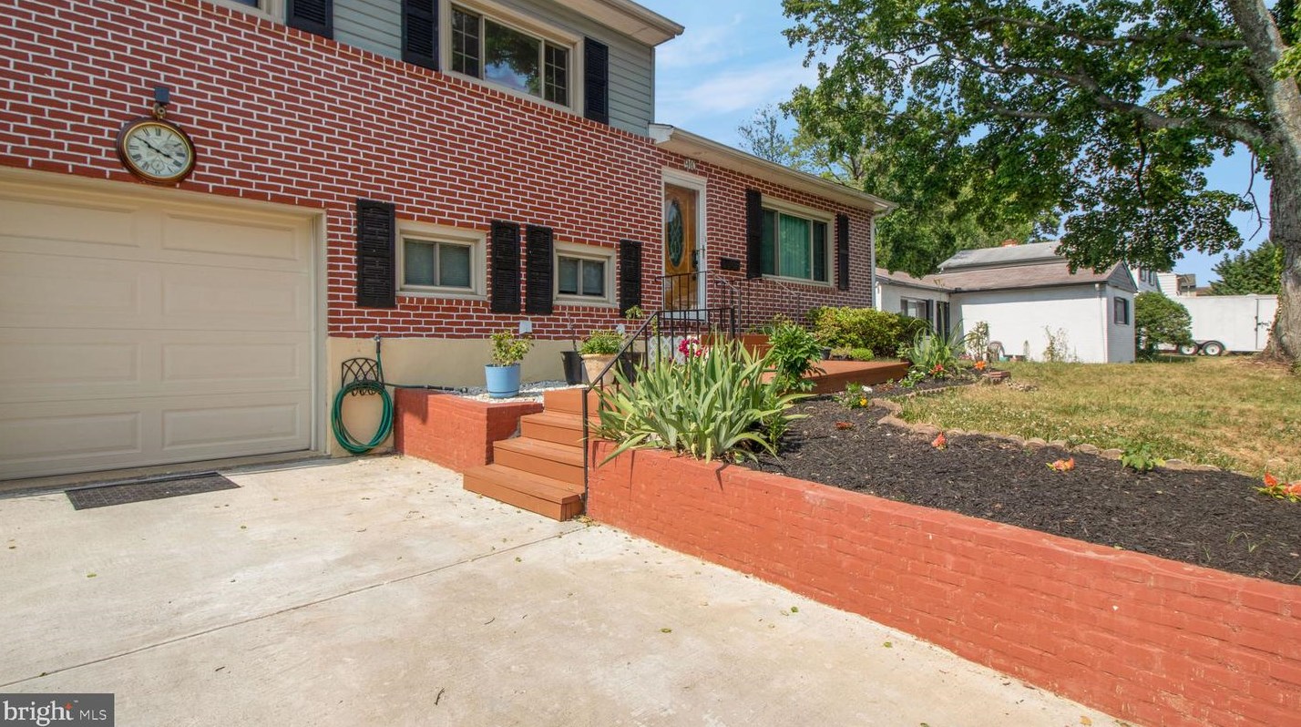 910 Prestwood Rd, Baltimore MD  21228-1222 exterior