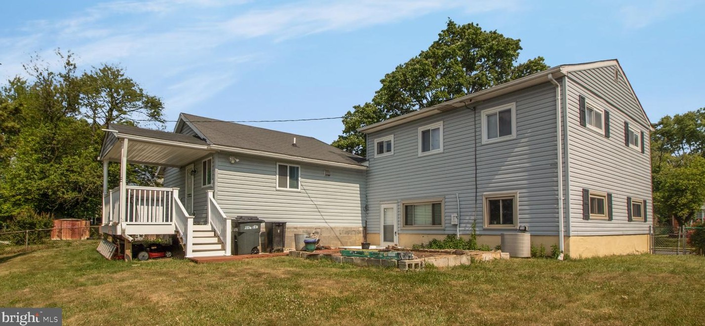 910 Prestwood Rd, Baltimore MD  21228-1223 exterior