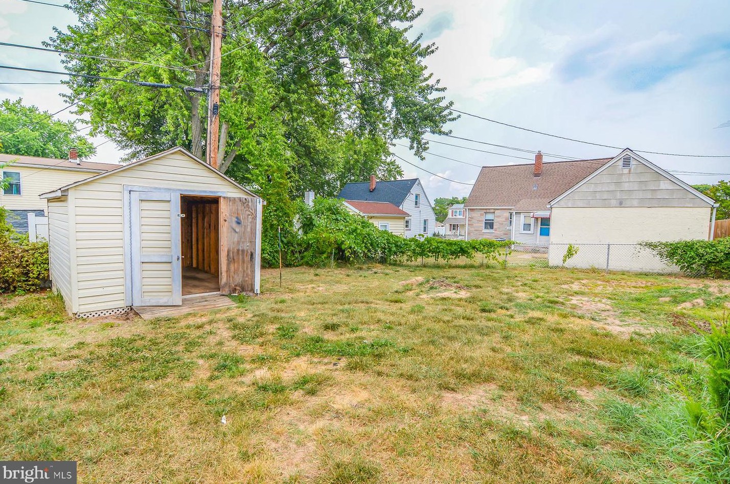 33 Avenal Rd, Baltimore MD  21221-7005 exterior