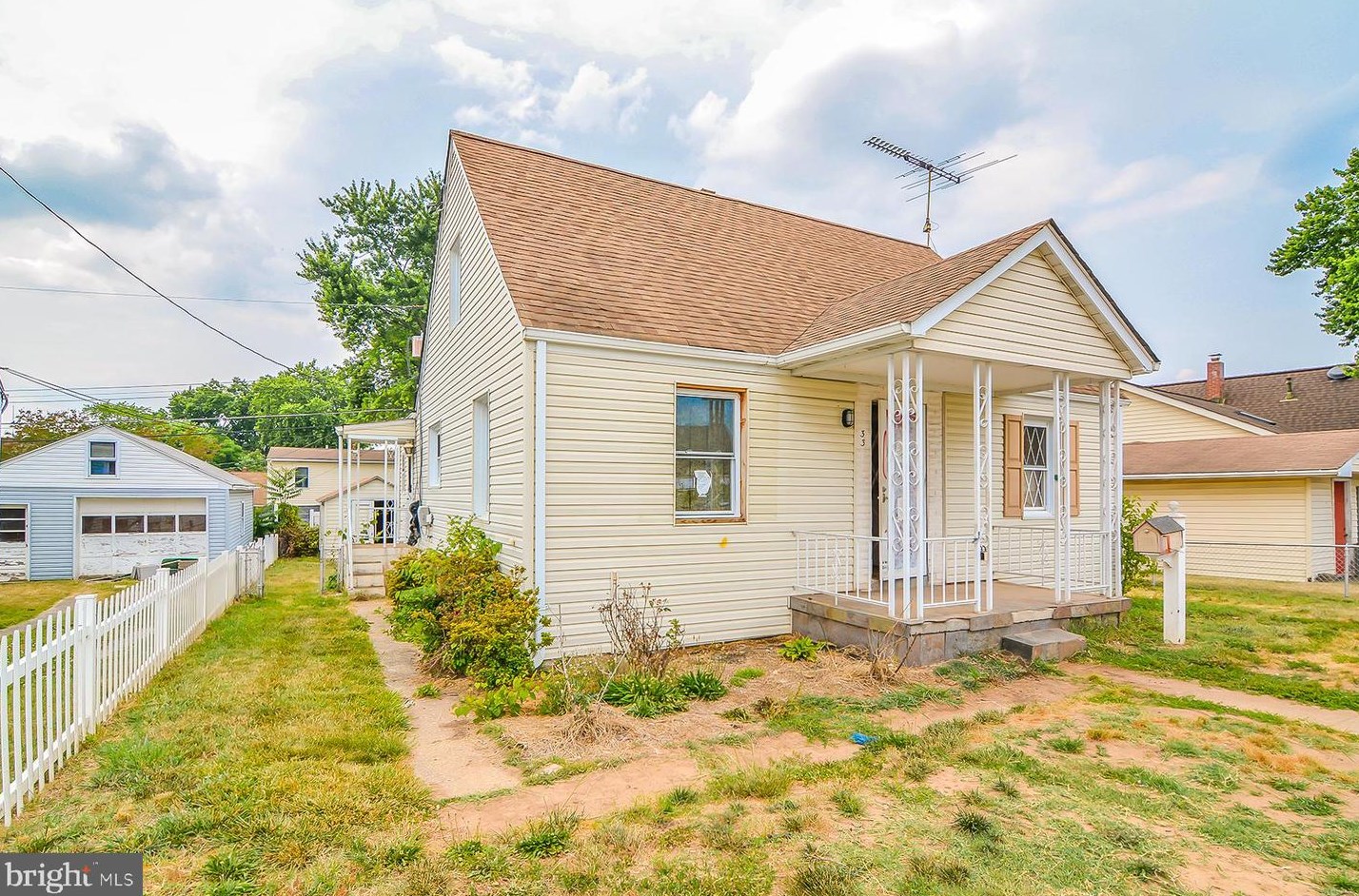 33 Avenal Rd, Baltimore, MD 21221-7004