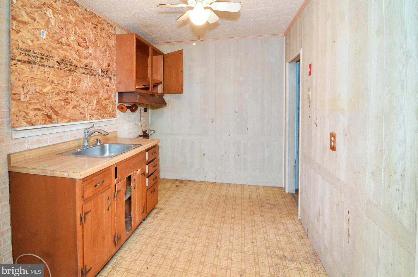 33 Avenal Rd, Baltimore MD  21221-7005 exterior