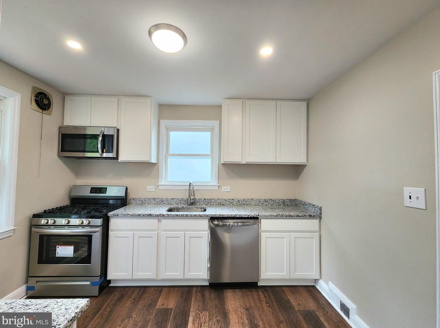 5207 Arbutus Ave, Baltimore MD  21227-2505 exterior