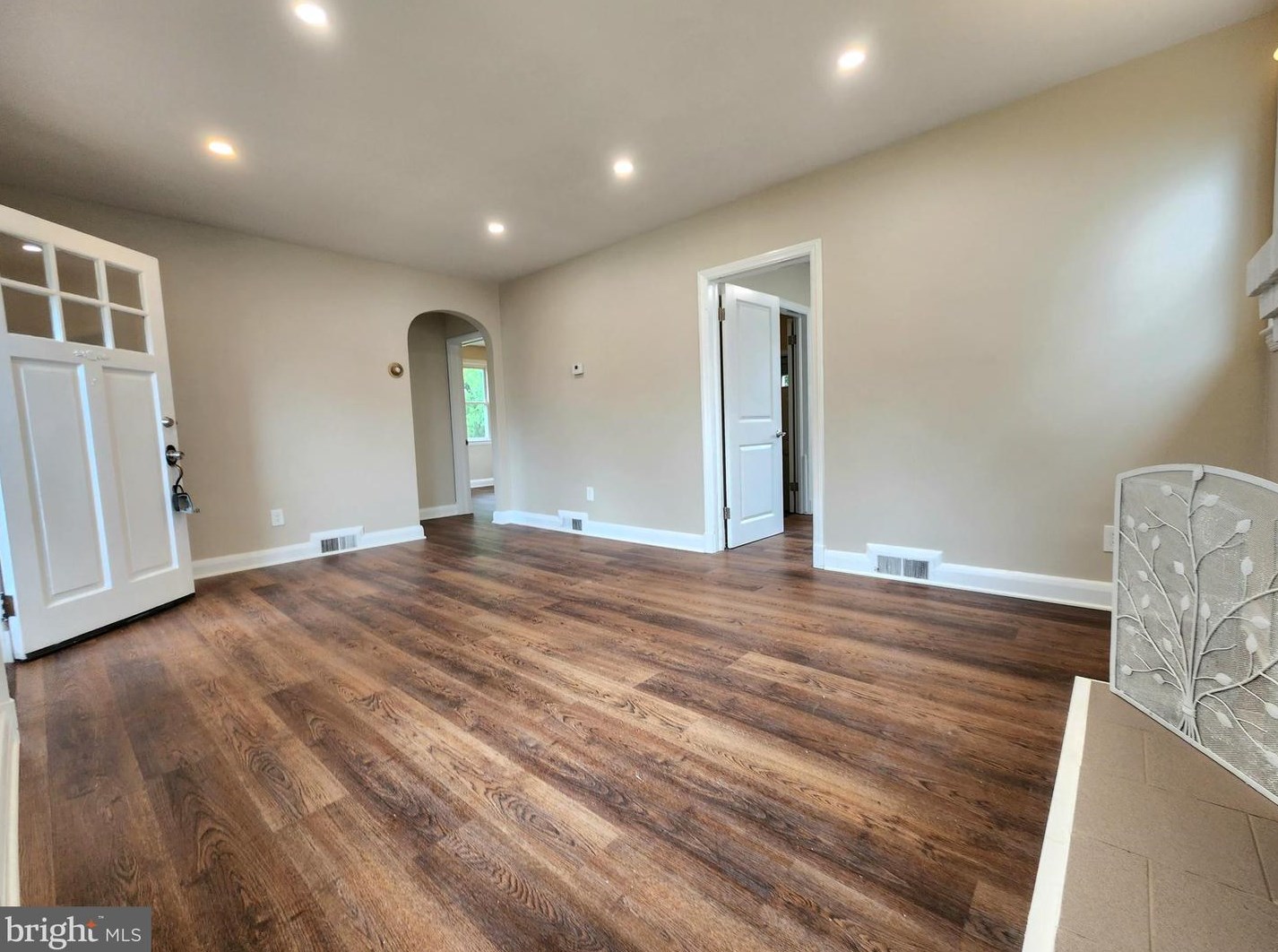 5207 Arbutus Ave, Baltimore MD  21227-2505 exterior
