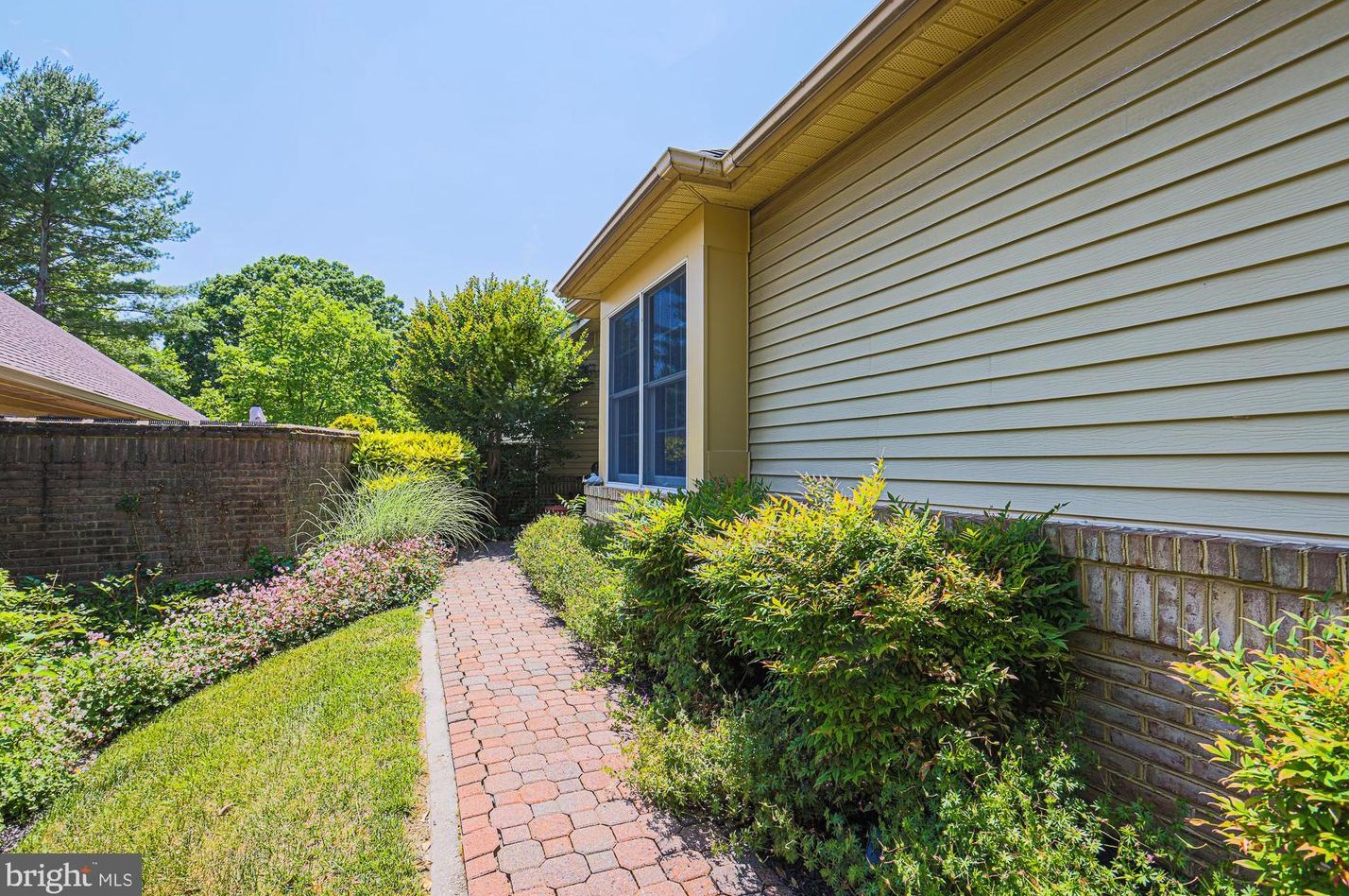6 Stone Gate Ct, Baltimore MD  21208-1000 exterior