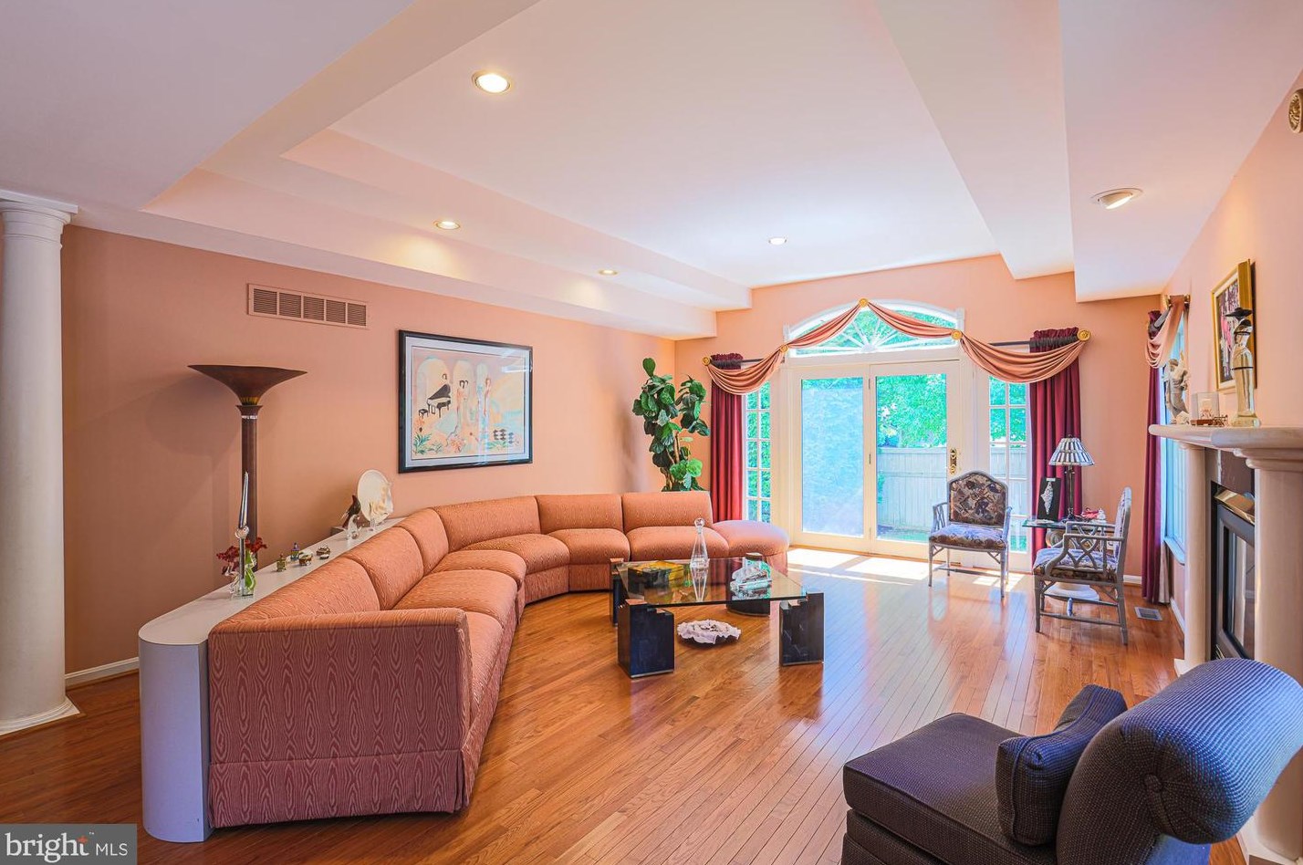6 Stone Gate Ct, Baltimore MD  21208-1000 exterior