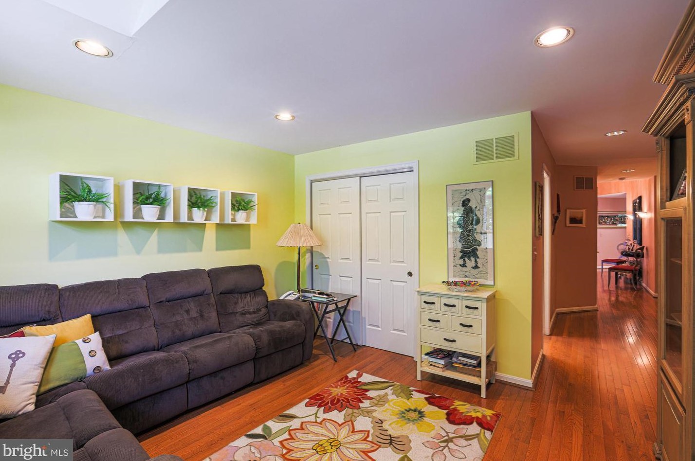 6 Stone Gate Ct, Baltimore MD  21208-1000 exterior