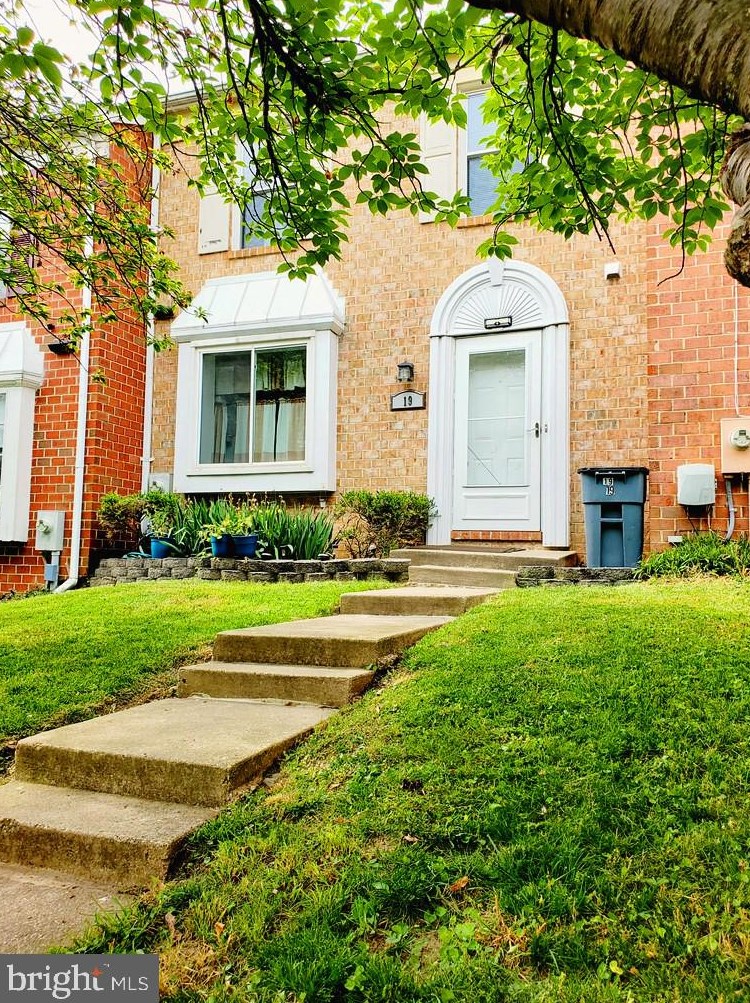 19 Island Run Ct, Baltimore MD  21228-2442 exterior