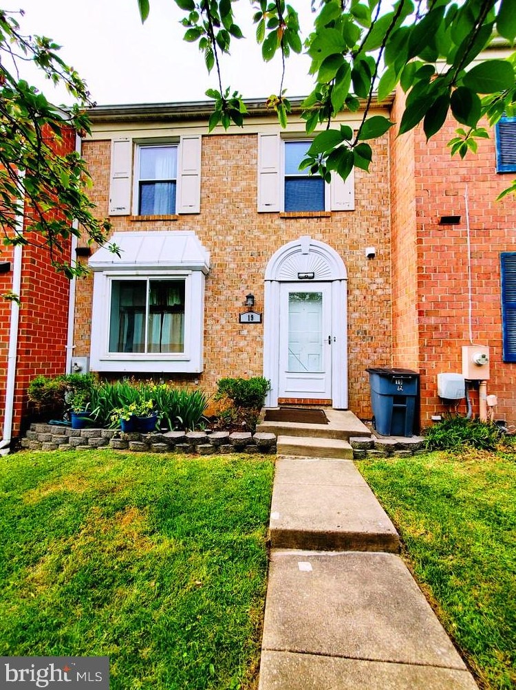 19 Island Run Ct, Baltimore MD  21228-2442 exterior
