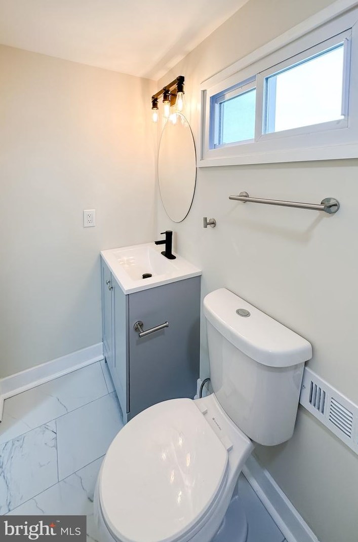 229 Ashwood Rd, Baltimore MD  21222-2302 exterior