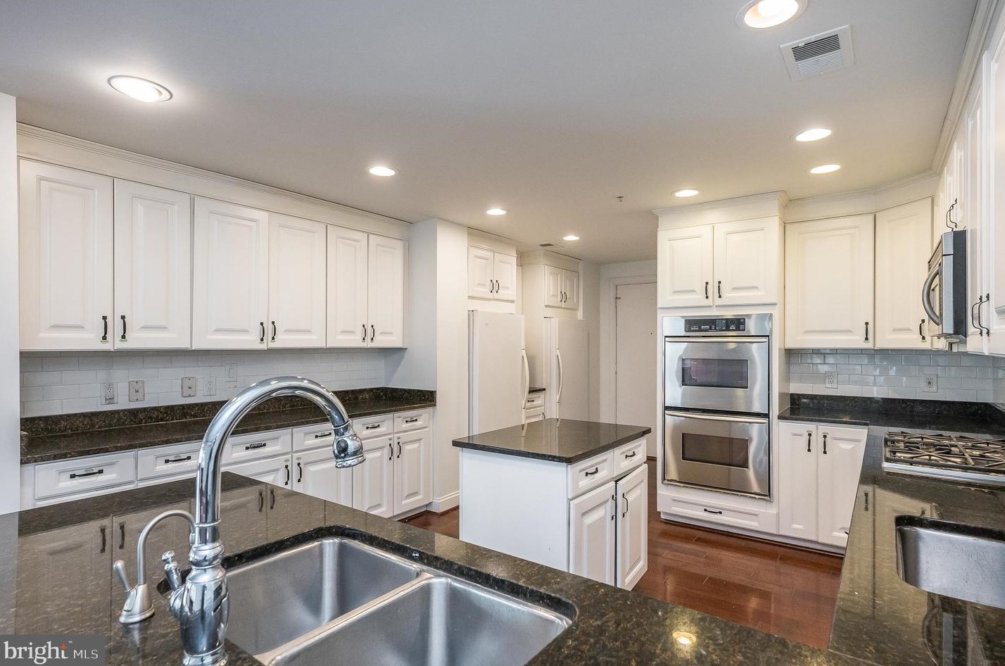 7902 Brynmor Ct, Baltimore, MD 21208-4338