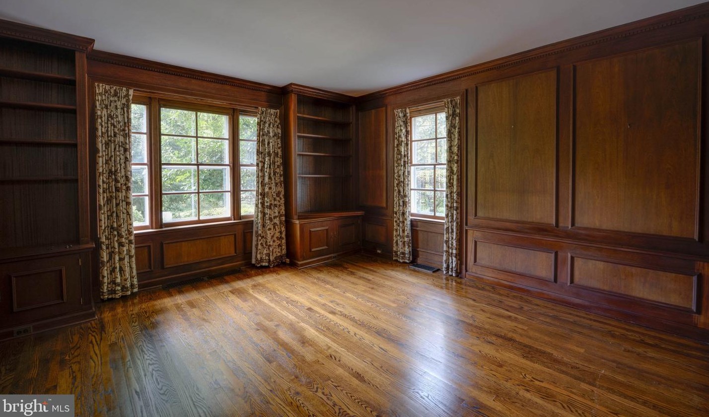 8410 Park Hts Ave, Baltimore MD 21215-6730 exterior