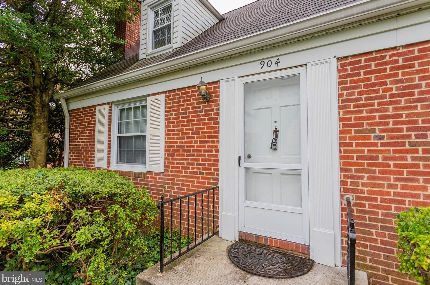 904 Locustvale Rd, Baltimore, MD 21204