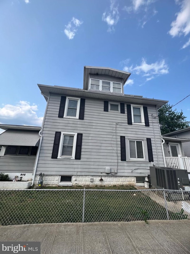 3201 Grace Rd, Baltimore, MD 21219-1112