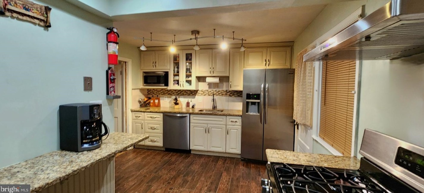 705 Howard Rd, Baltimore, MD 21208-4723