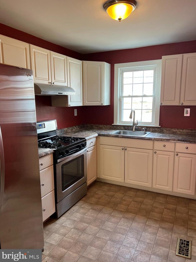 118 Patapsco Ave, Baltimore MD  21225-1745 exterior