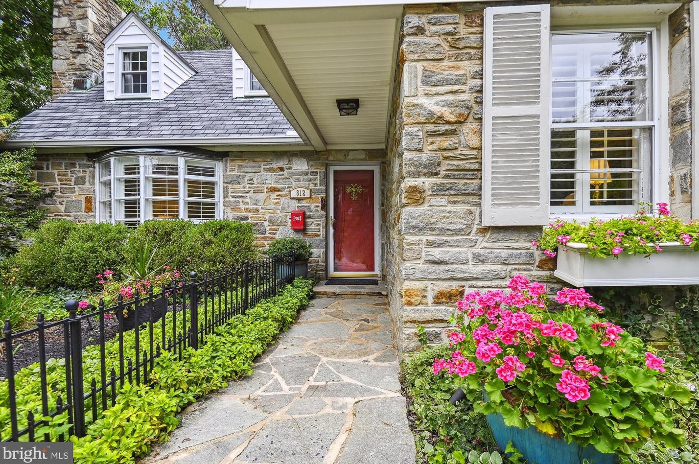 812 Chumleigh Rd, Baltimore, MD 21212-1609