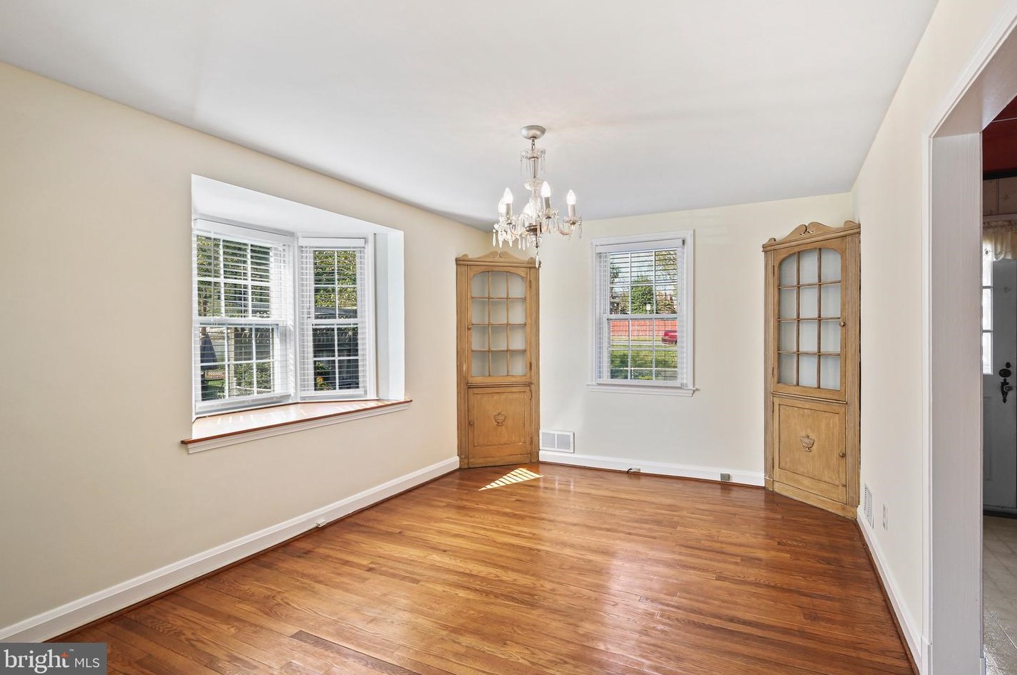 1606 Thetford Rd, Baltimore MD 21286-8130 exterior